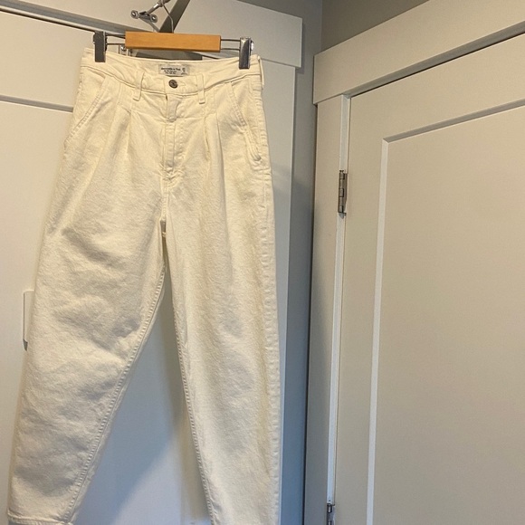 Abercrombie & Fitch Denim - ABERCROMBIE & Fitch the 80’s Mom Jean